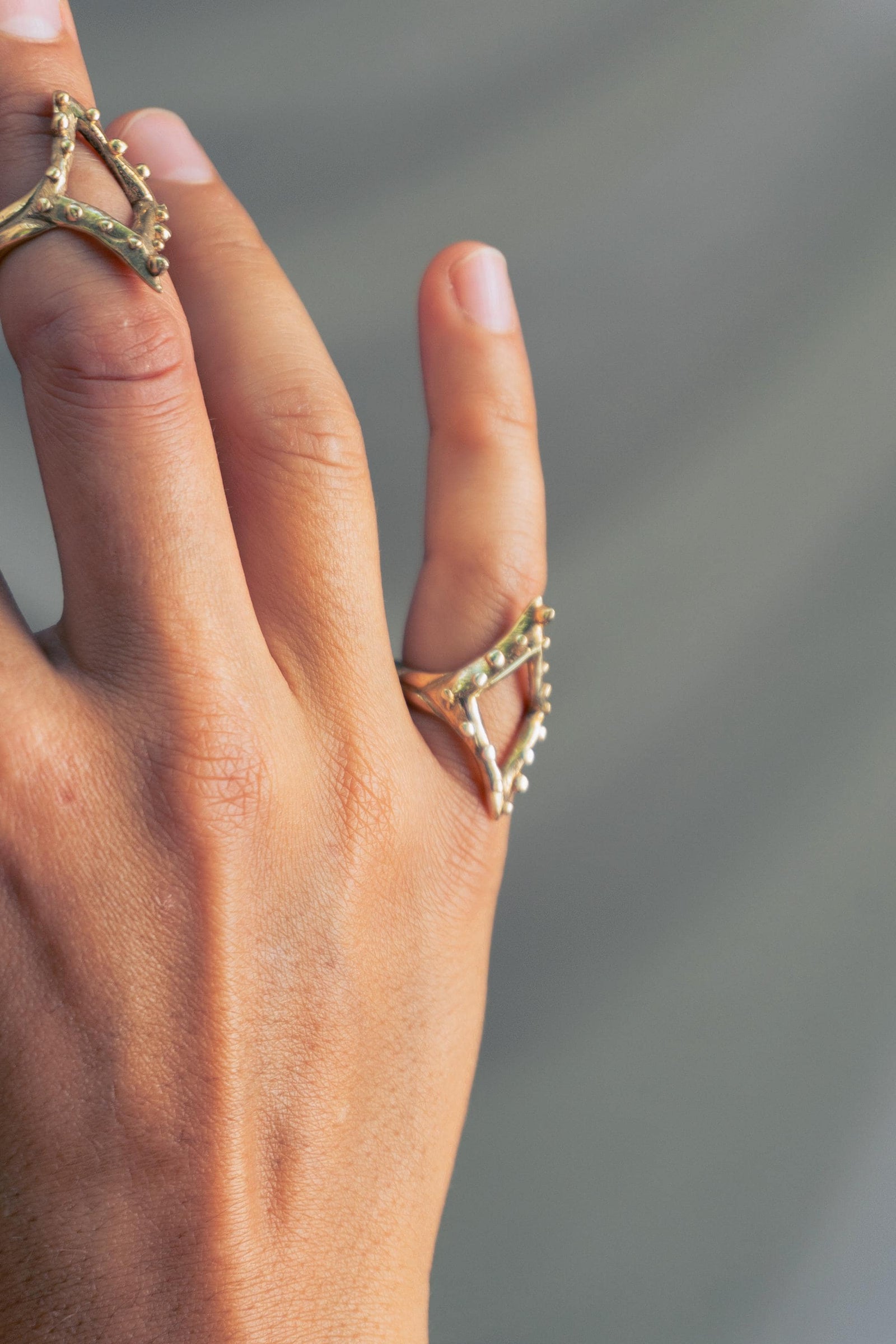 Anillo rombo puntudo en bronce